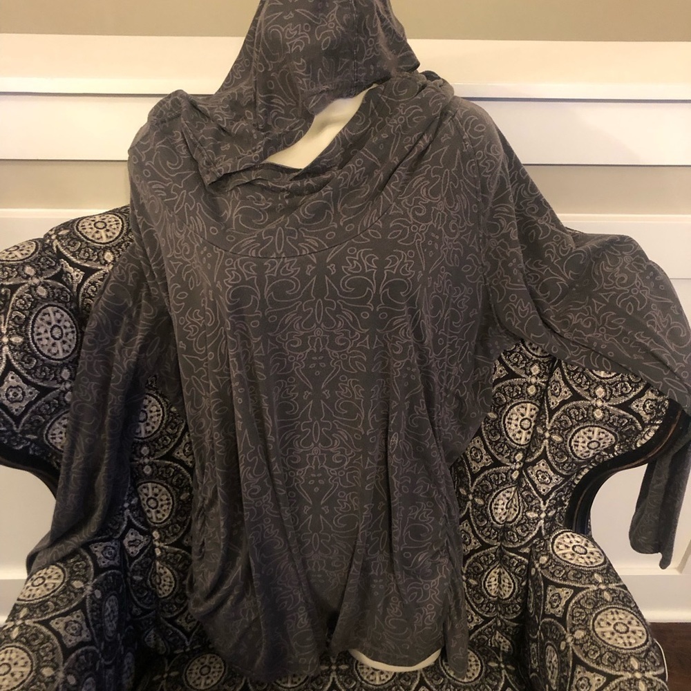 Woman’s Cabela’s hooded shirt, XL
